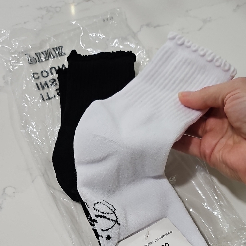 Victoria's Secret PINK Black Ankle Socks - 2 Pack - Picture 3 of 5